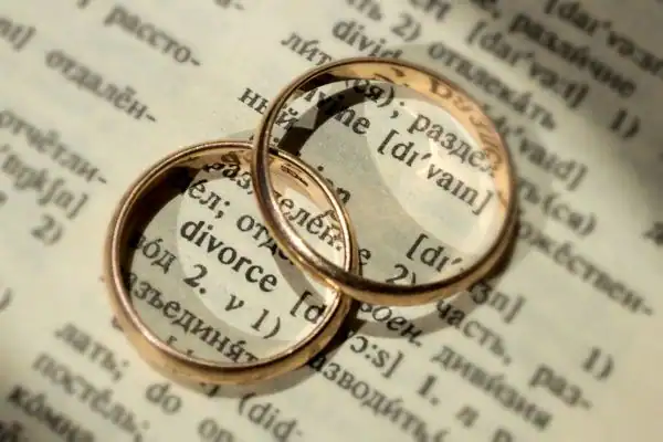 Image of rings removed before divorce mediation Lutterworth